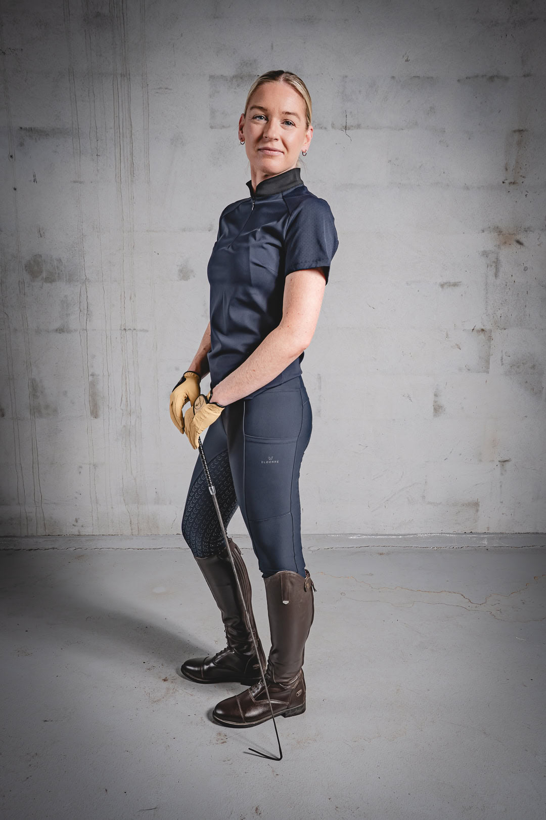 Navy blåt sæt med kortærmet T-shirt